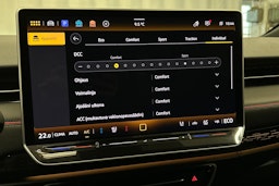 punainen Volkswagen ID.7 2025 kuva 21.