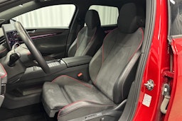 punainen Volkswagen ID.7 2025 kuva 26.