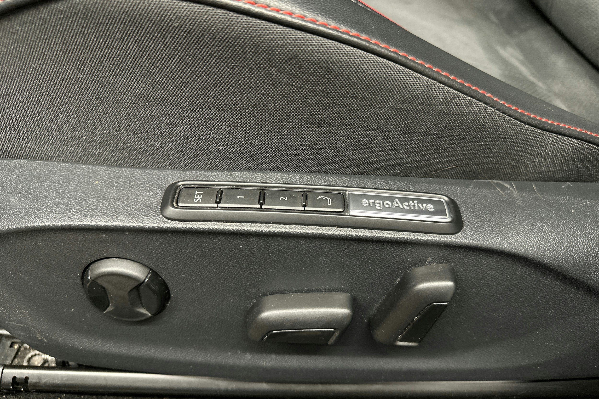 punainen Volkswagen ID.7 2025 kuva 27.