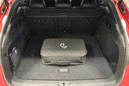 punainen Volkswagen ID.7 2025 kuva 28.