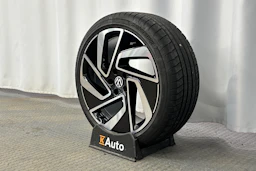 harmaa Volkswagen ID.7 2025 kuva 10.