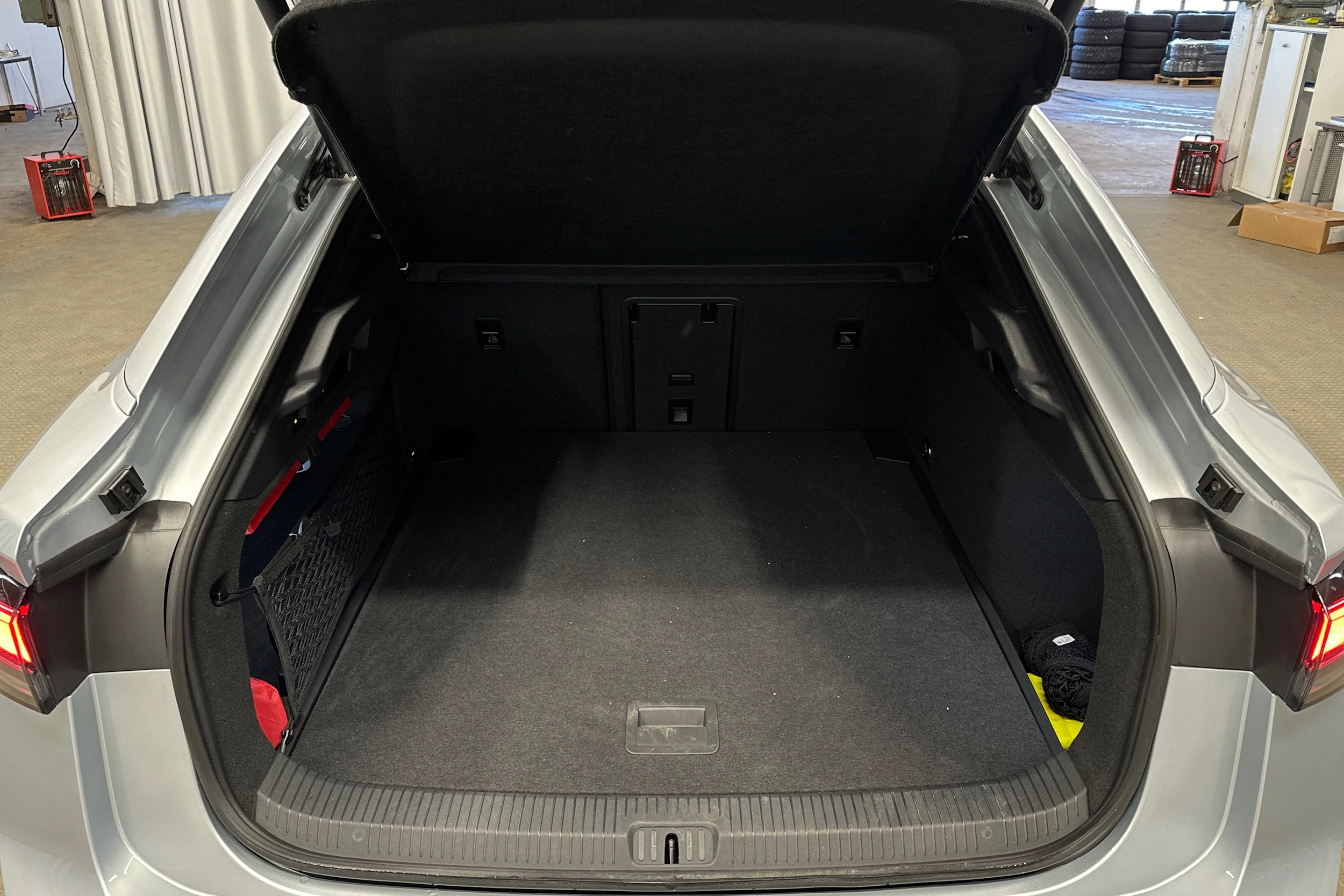 harmaa Volkswagen ID.7 2025 kuva 11.