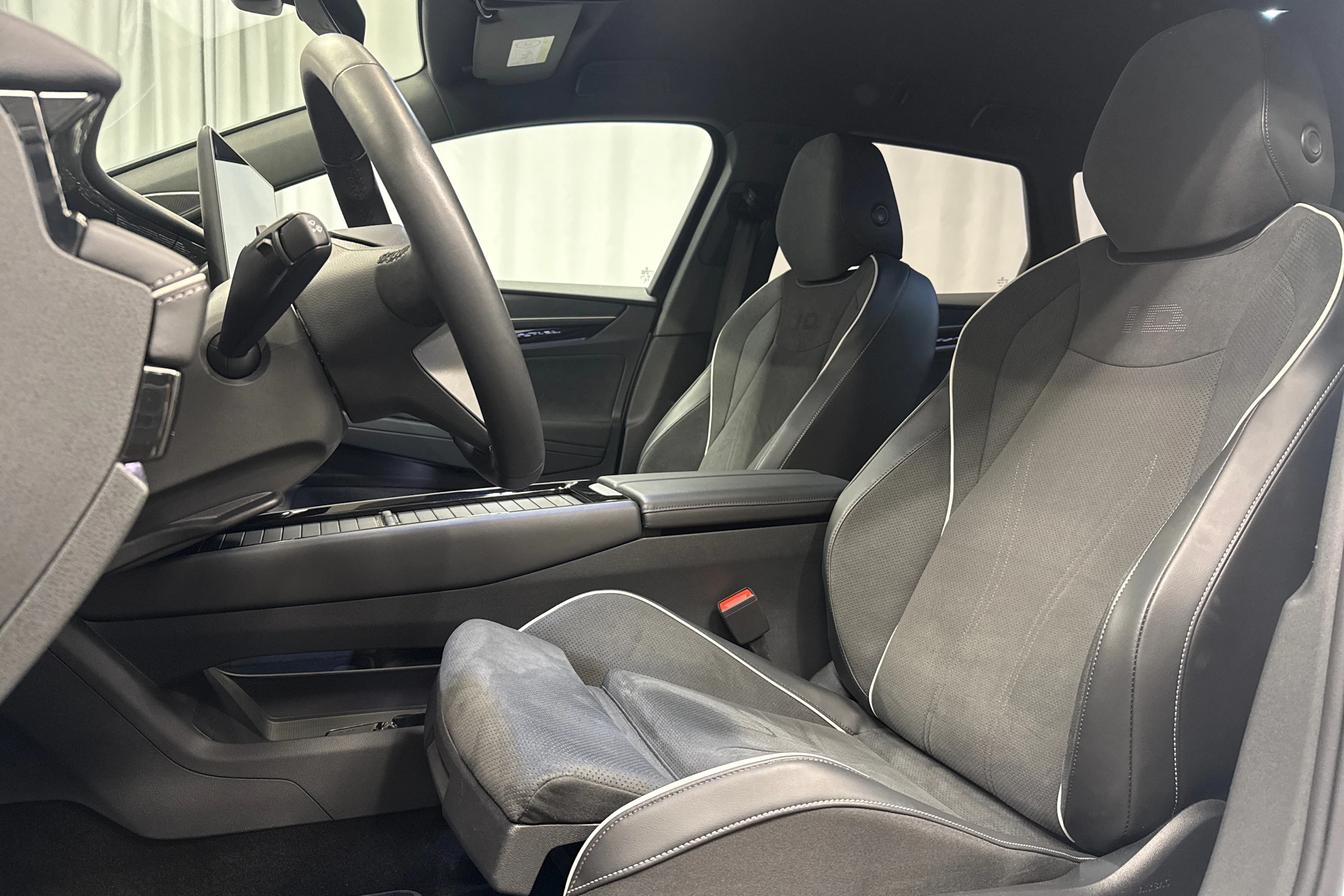 valkoinen Volkswagen ID.7 2025 kuva 29.