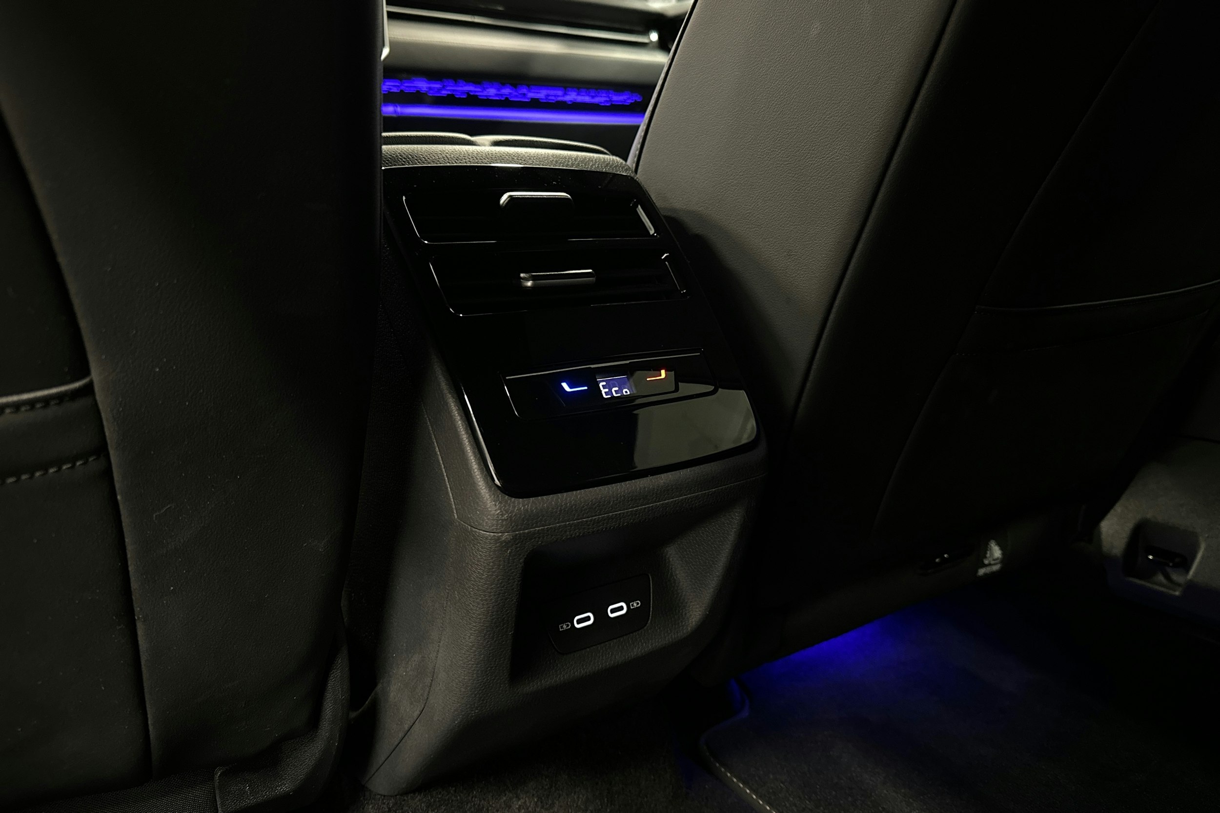 harmaa Volkswagen ID.7 2025 kuva 29.