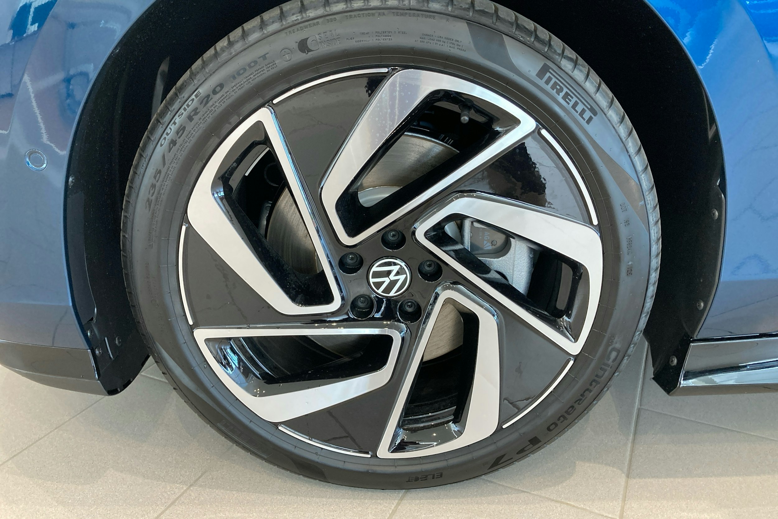 sininen Volkswagen ID.7 2025 kuva 9.