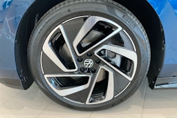 sininen Volkswagen ID.7 2025 kuva 9.