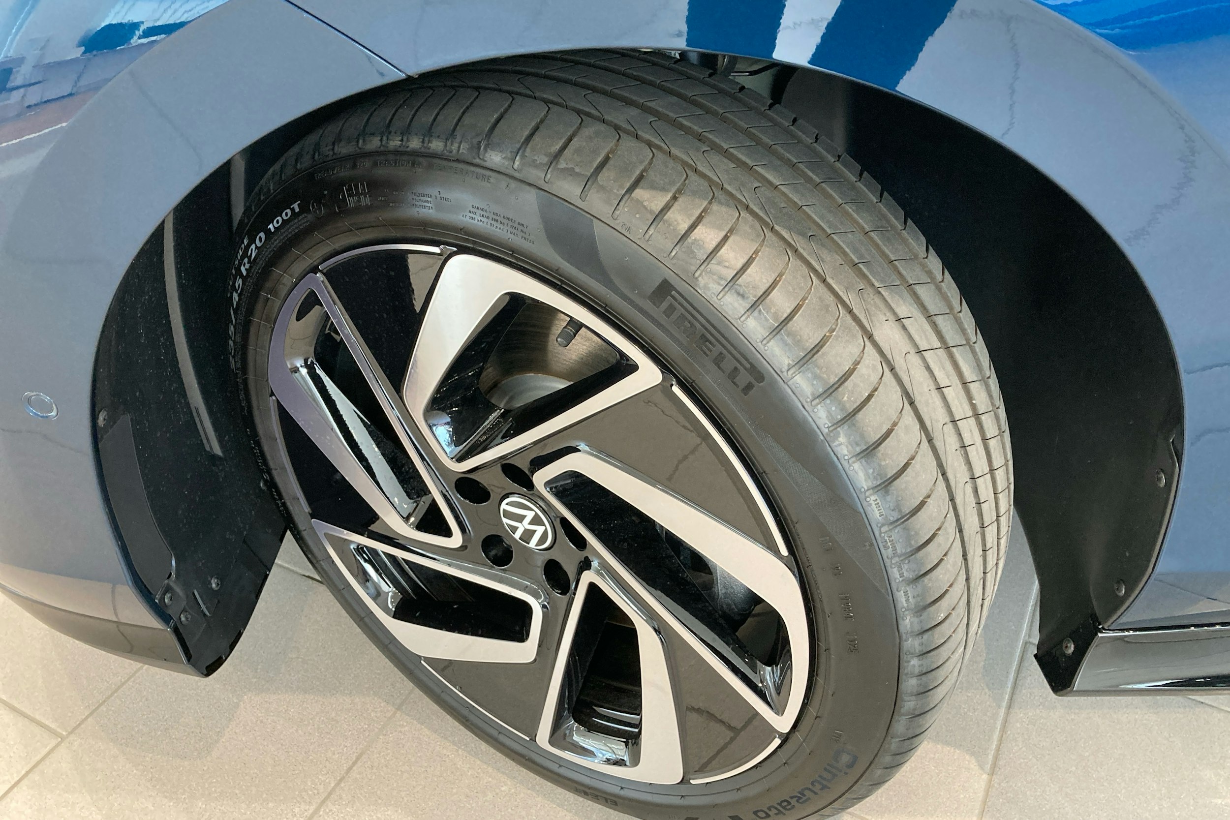 sininen Volkswagen ID.7 2025 kuva 10.