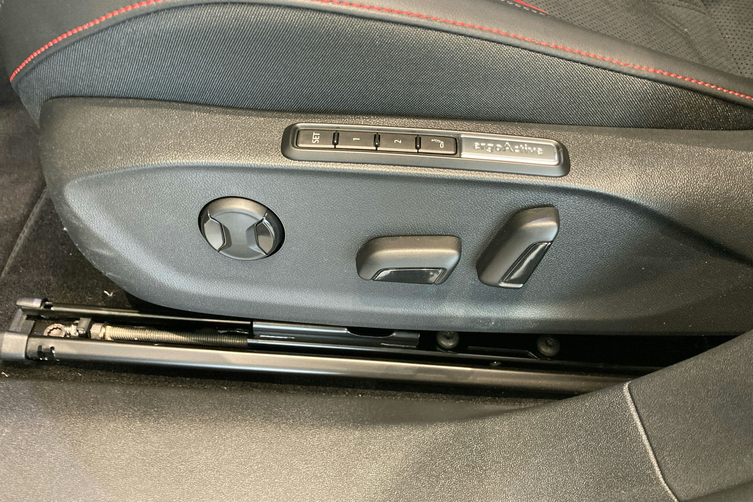 sininen Volkswagen ID.7 2025 kuva 12.