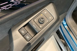 sininen Volkswagen ID.7 2025 kuva 13.