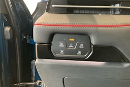 sininen Volkswagen ID.7 2025 kuva 15.