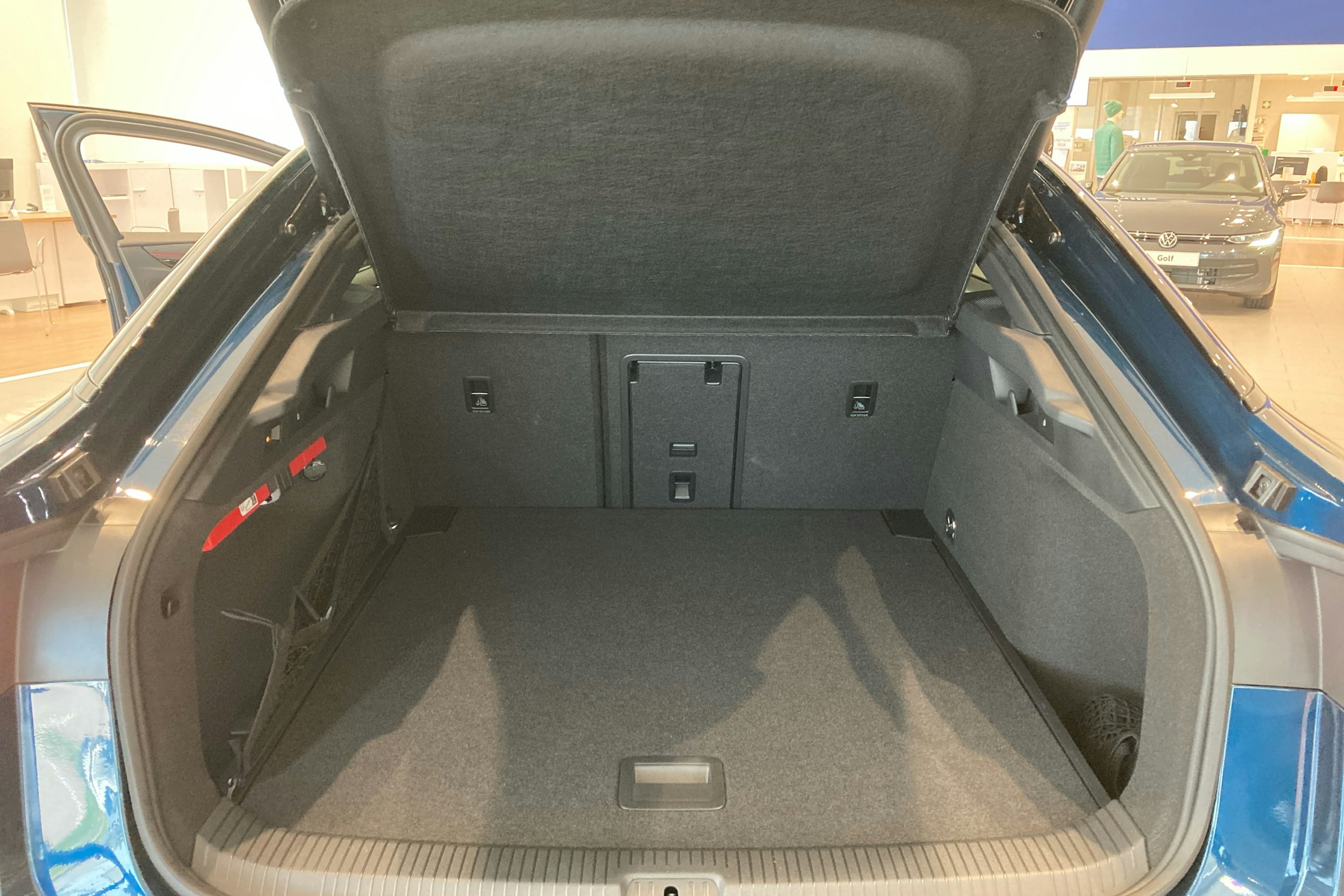 sininen Volkswagen ID.7 2025 kuva 22.