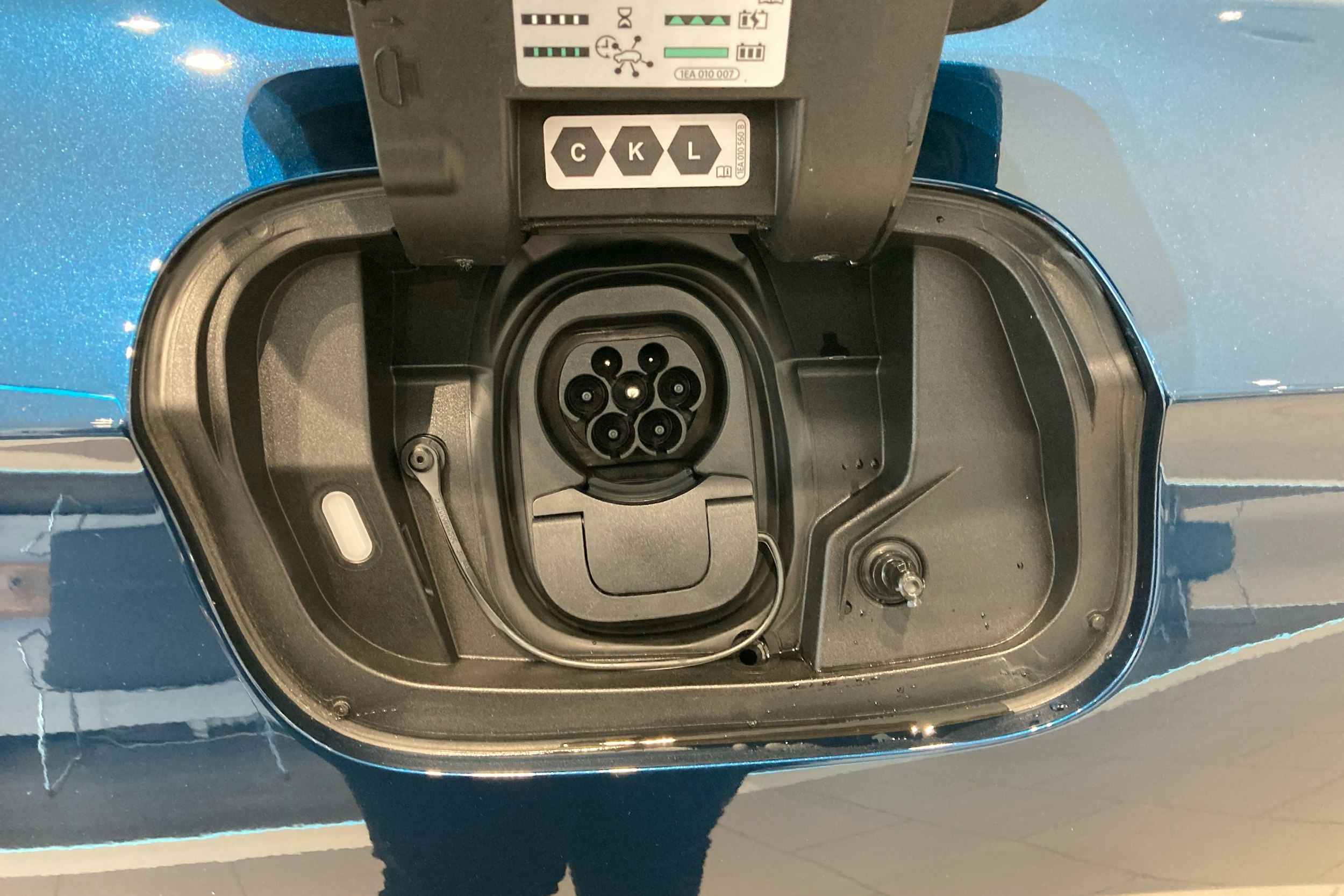 sininen Volkswagen ID.7 2025 kuva 24.