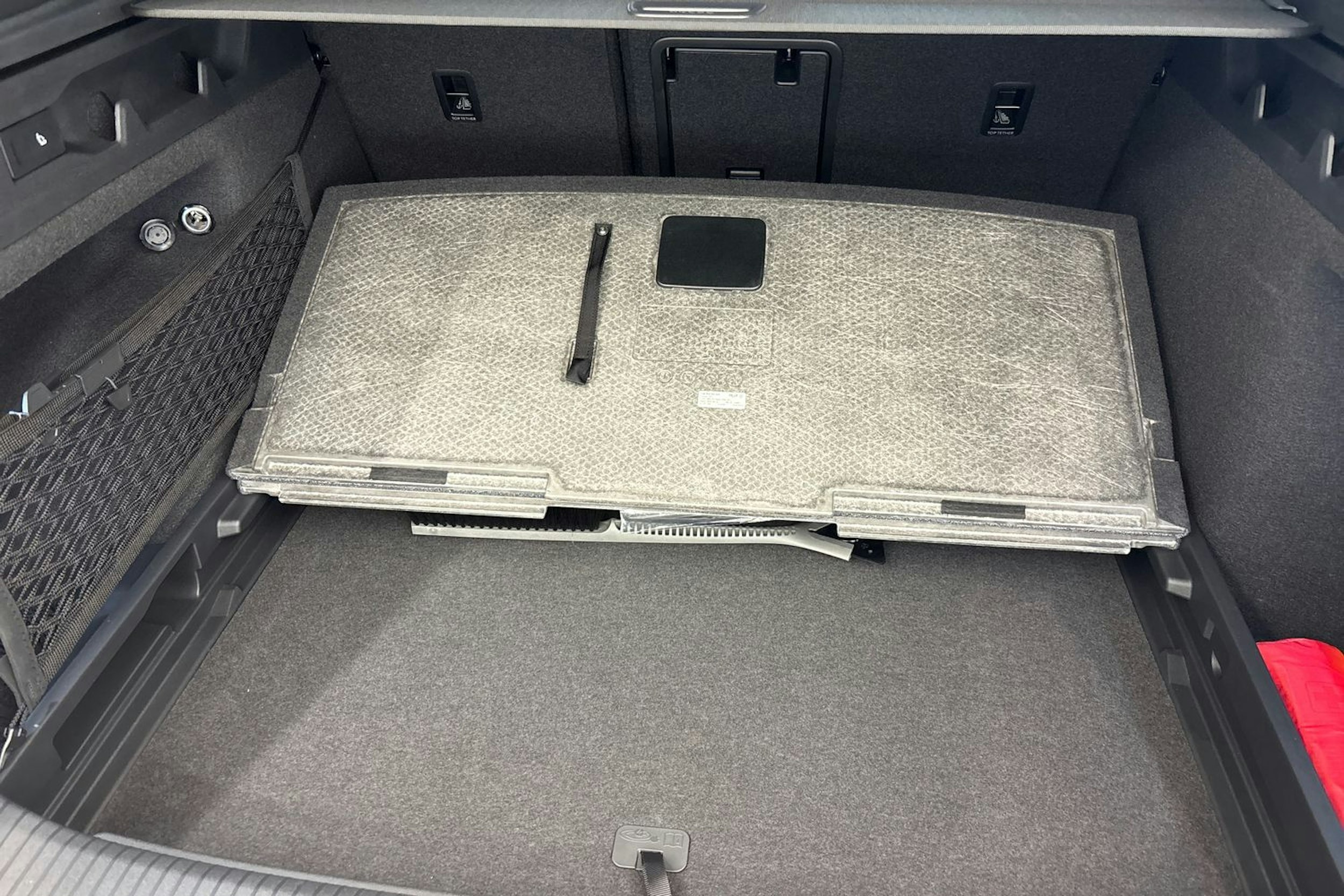 punainen Volkswagen ID.7 2025 kuva 35.