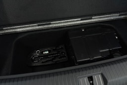 punainen Volkswagen ID.7 2025 kuva 37.