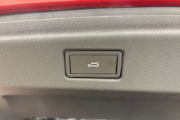 punainen Volkswagen ID.7 2025 kuva 38.