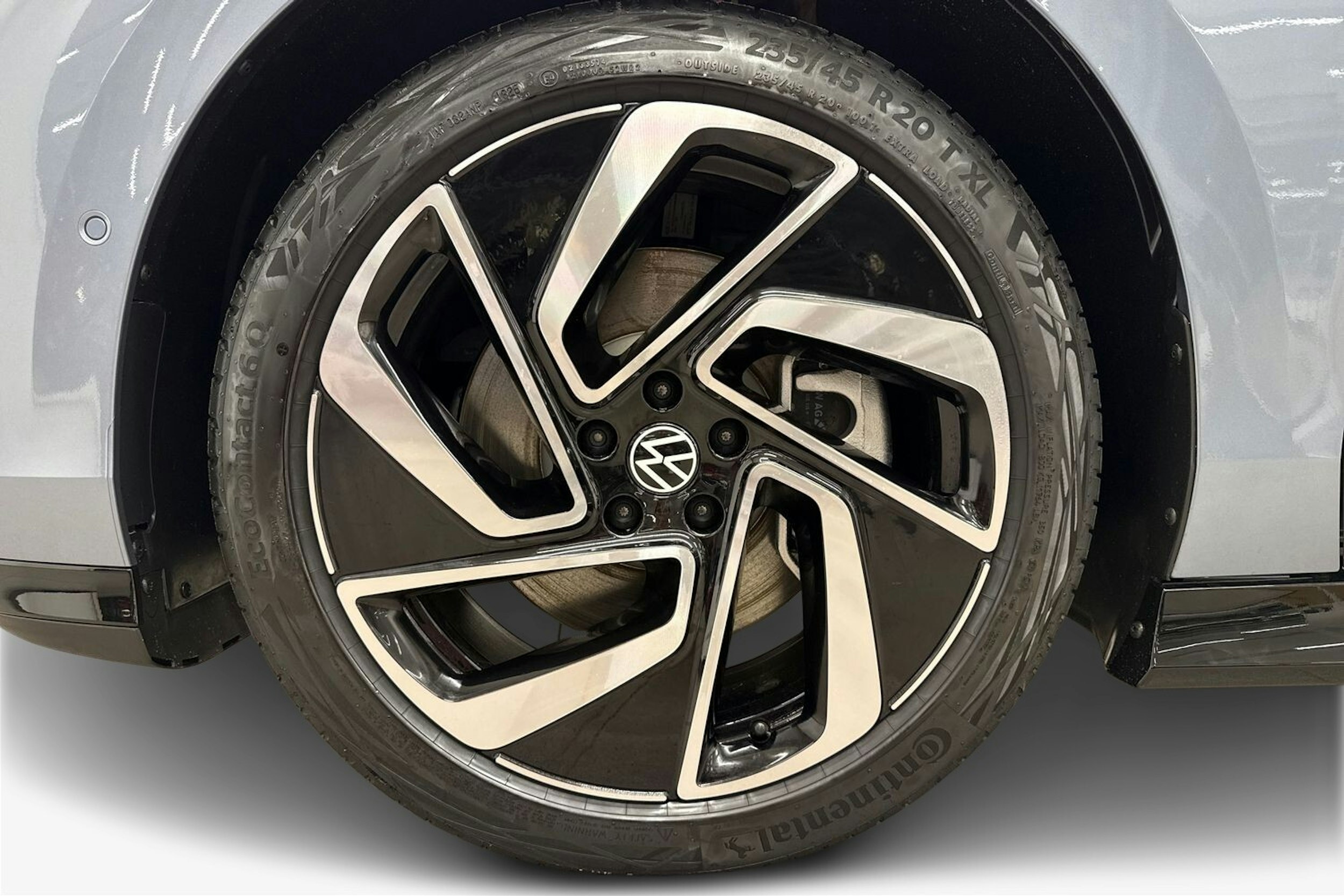 met. sininen Volkswagen ID.7 2025 kuva 15.