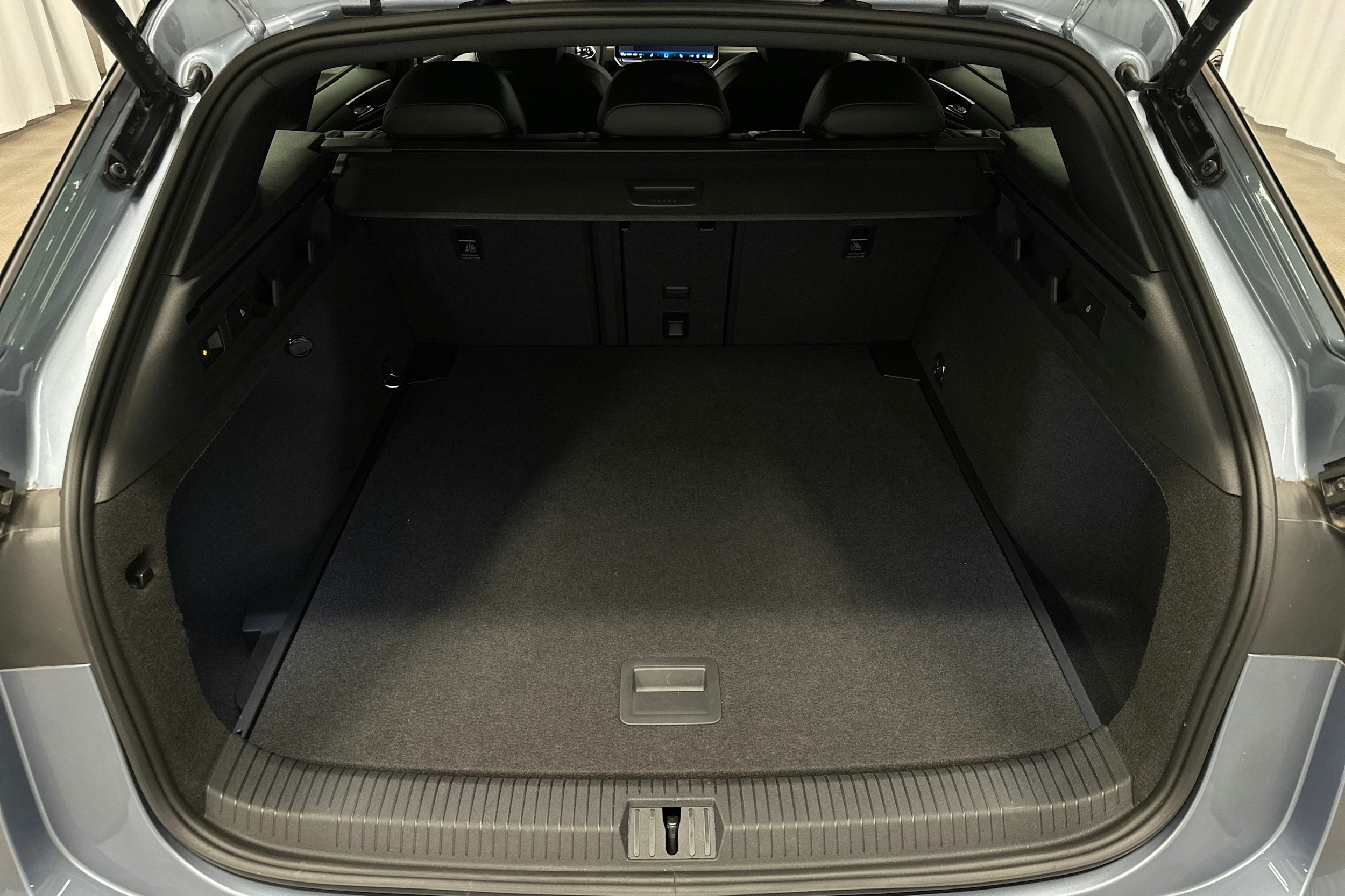 sininen Volkswagen ID.7 2025 kuva 14.