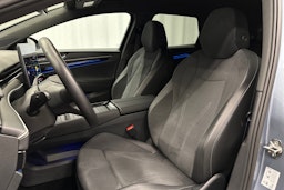 sininen Volkswagen ID.7 2025 kuva 18.