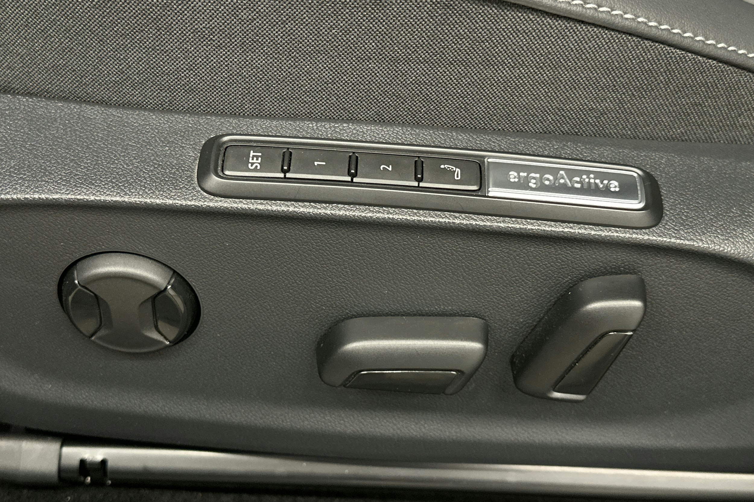 sininen Volkswagen ID.7 2025 kuva 19.