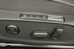 sininen Volkswagen ID.7 2025 kuva 19.