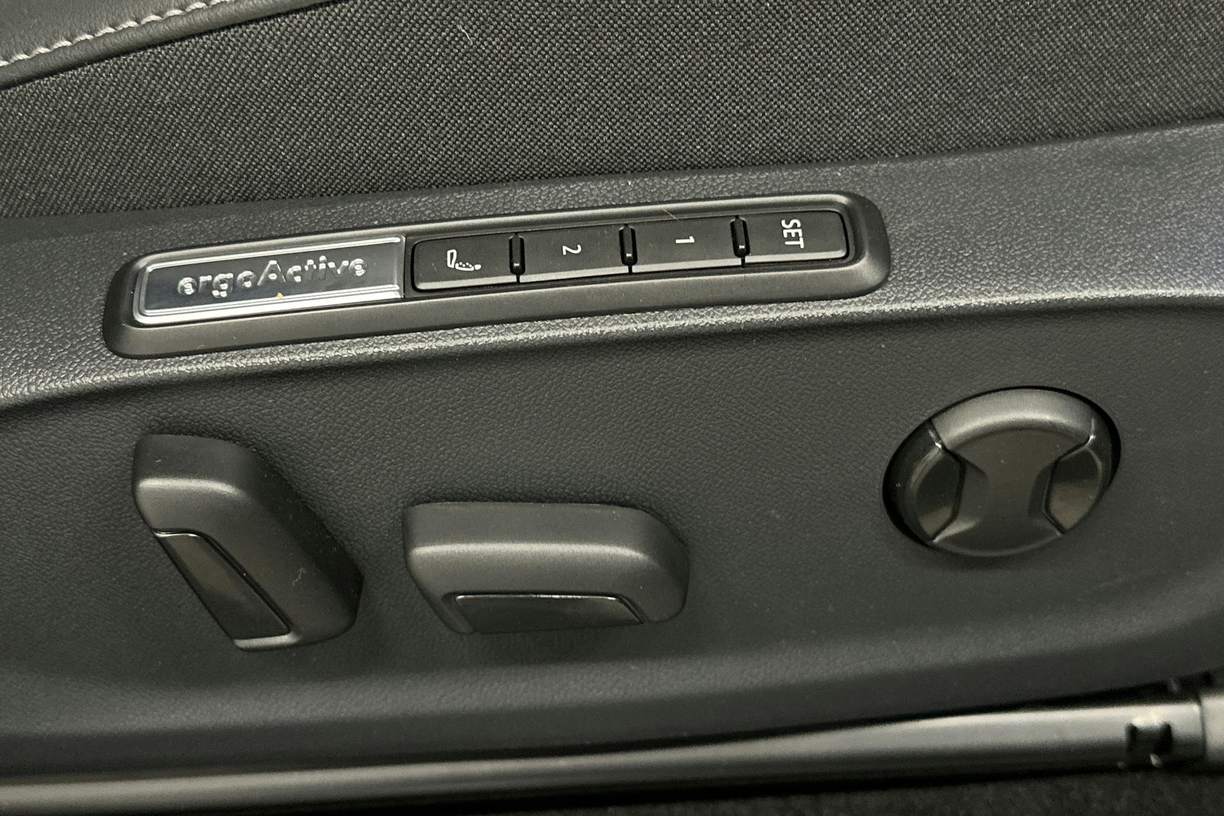 sininen Volkswagen ID.7 2025 kuva 20.
