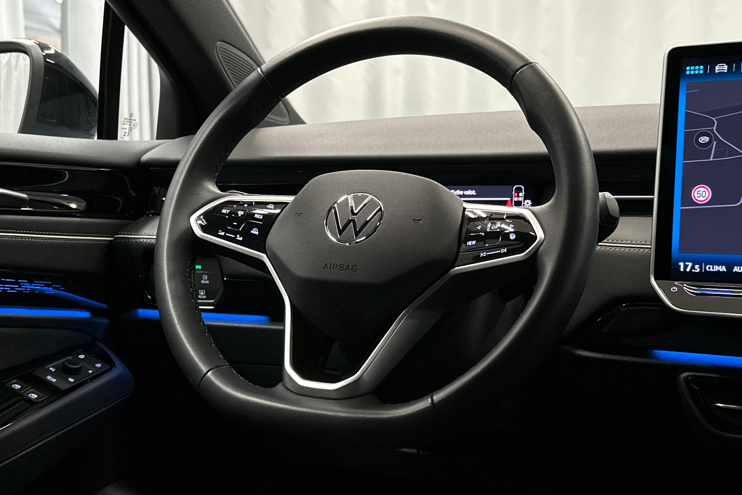 sininen Volkswagen ID.7 2025 kuva 21.