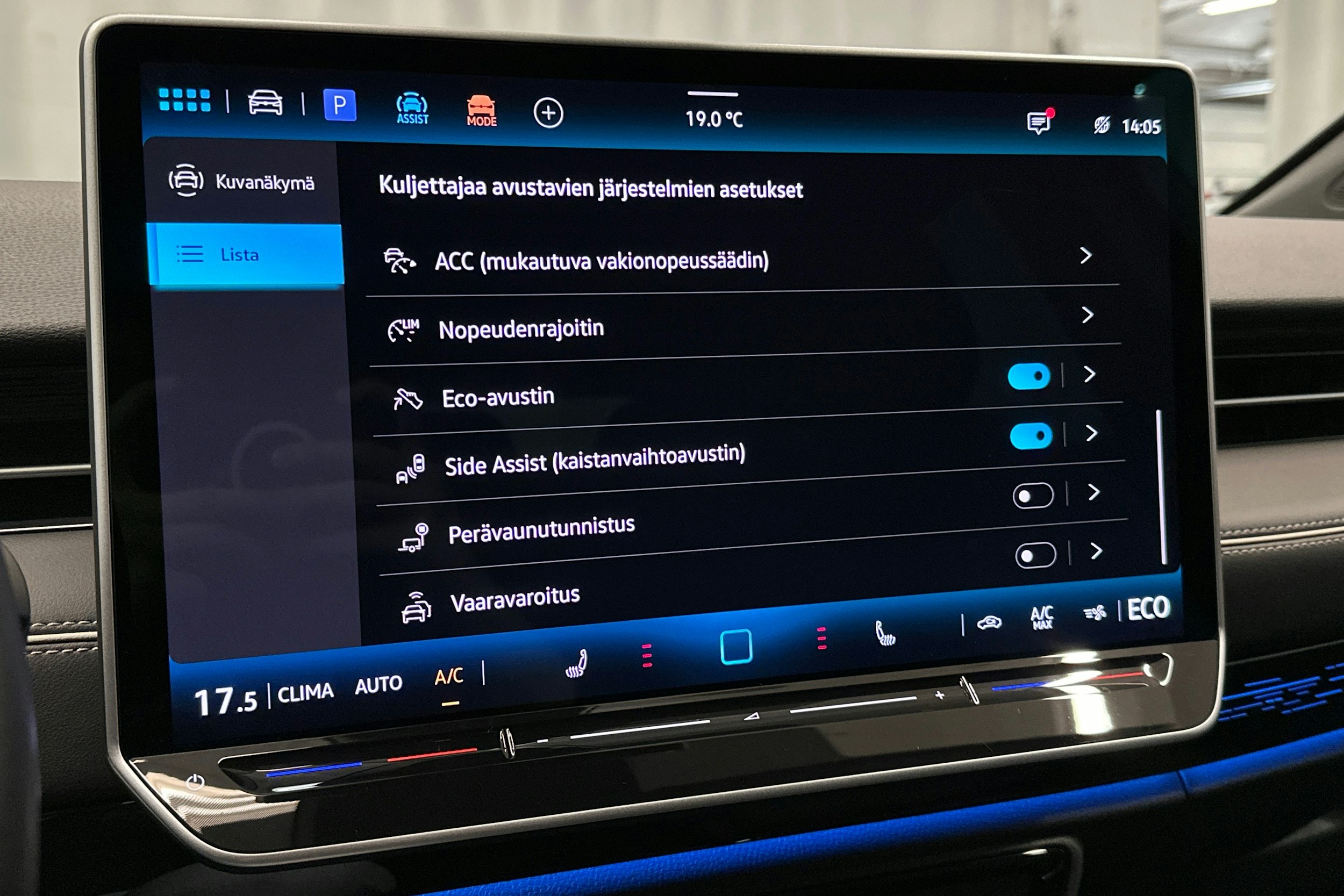 sininen Volkswagen ID.7 2025 kuva 31.