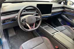 sininen Volkswagen ID.7 2025 kuva 7.