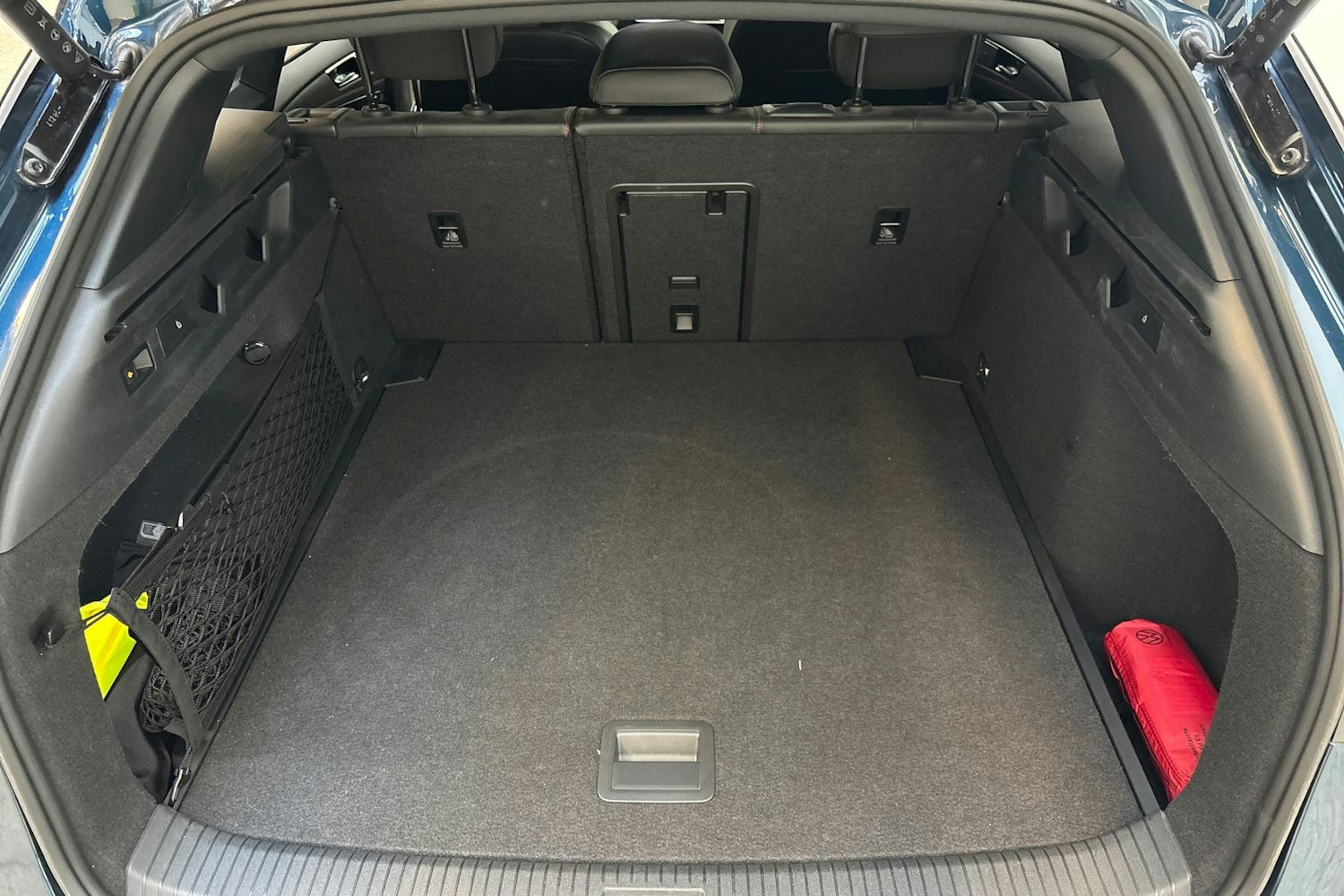 sininen Volkswagen ID.7 2025 kuva 13.