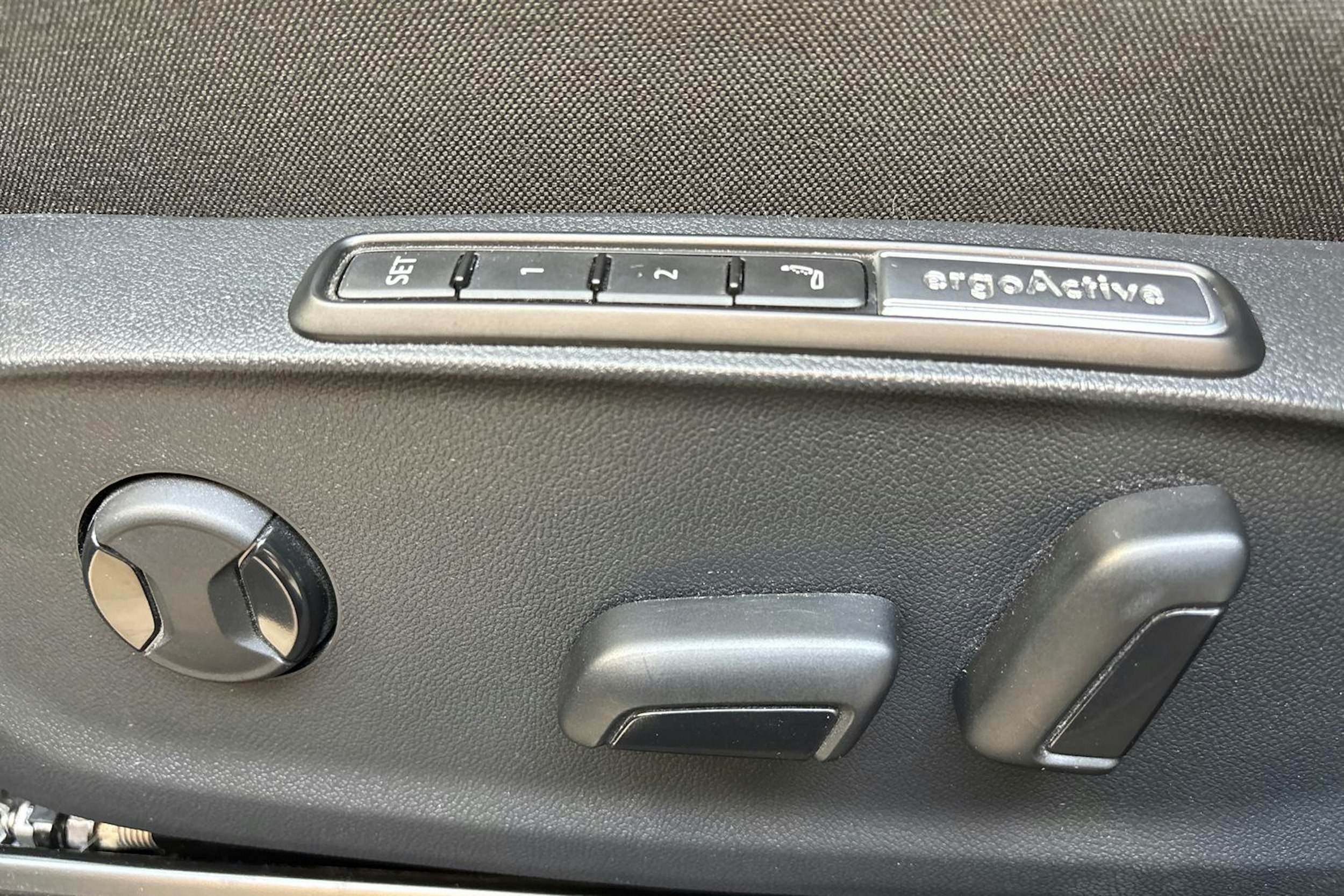 sininen Volkswagen ID.7 2025 kuva 18.