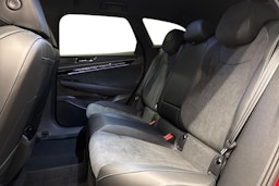 punainen Volkswagen ID.7 2025 kuva 10.