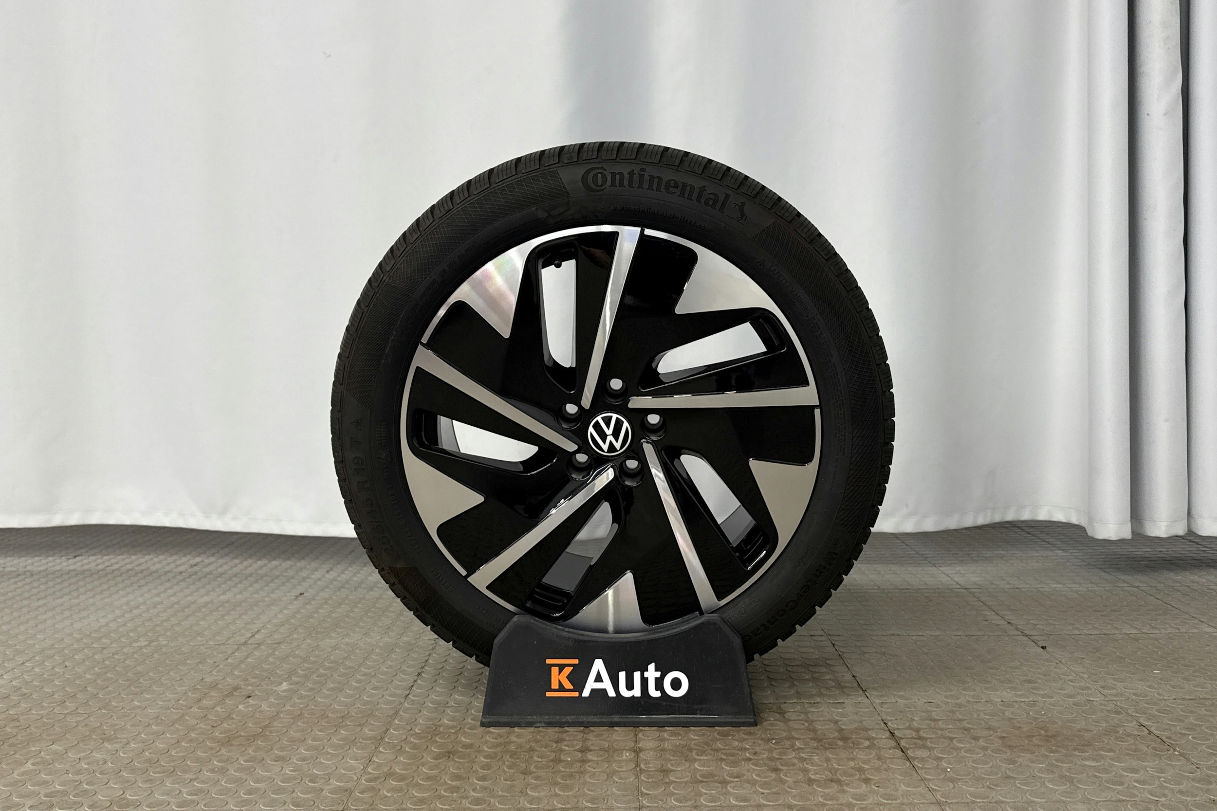 punainen Volkswagen ID.7 2025 kuva 13.