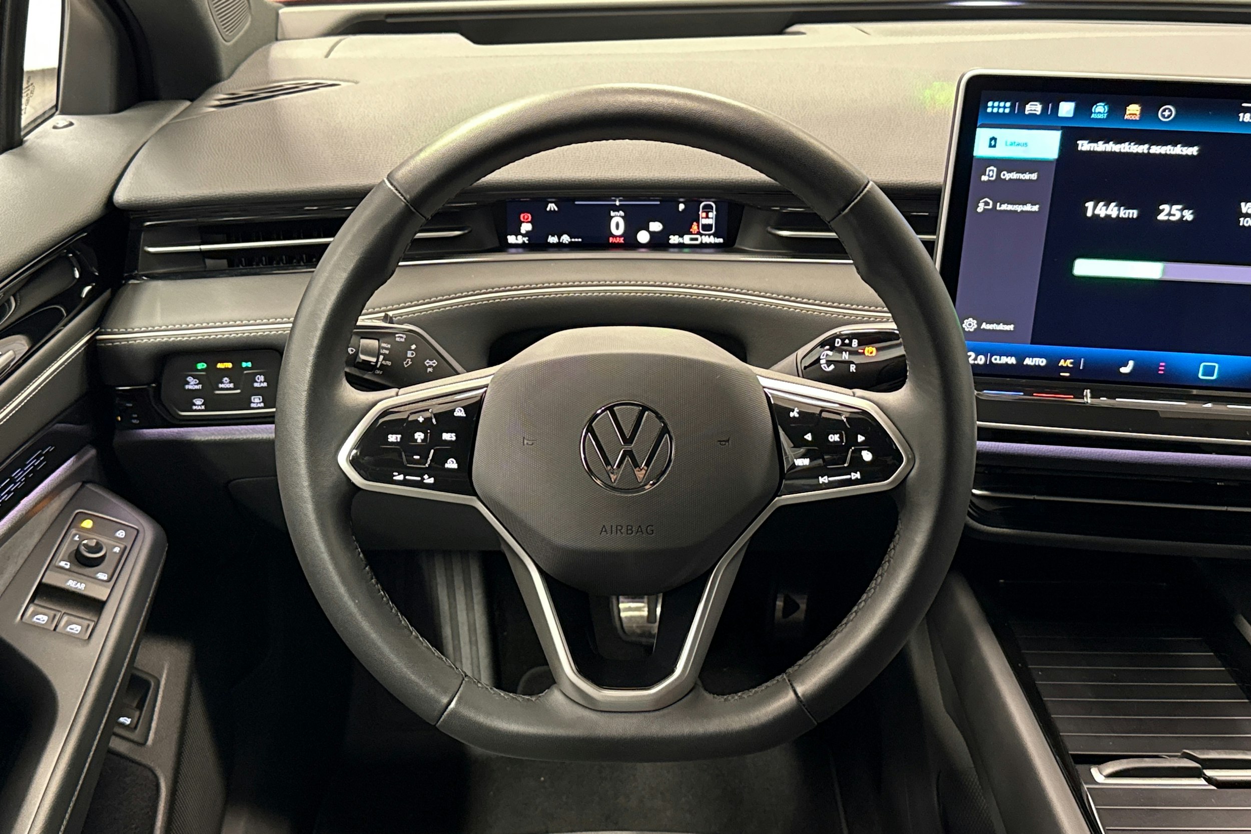 punainen Volkswagen ID.7 2025 kuva 14.