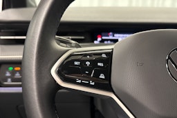 punainen Volkswagen ID.7 2025 kuva 15.