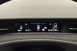 punainen Volkswagen ID.7 2025 kuva 18.