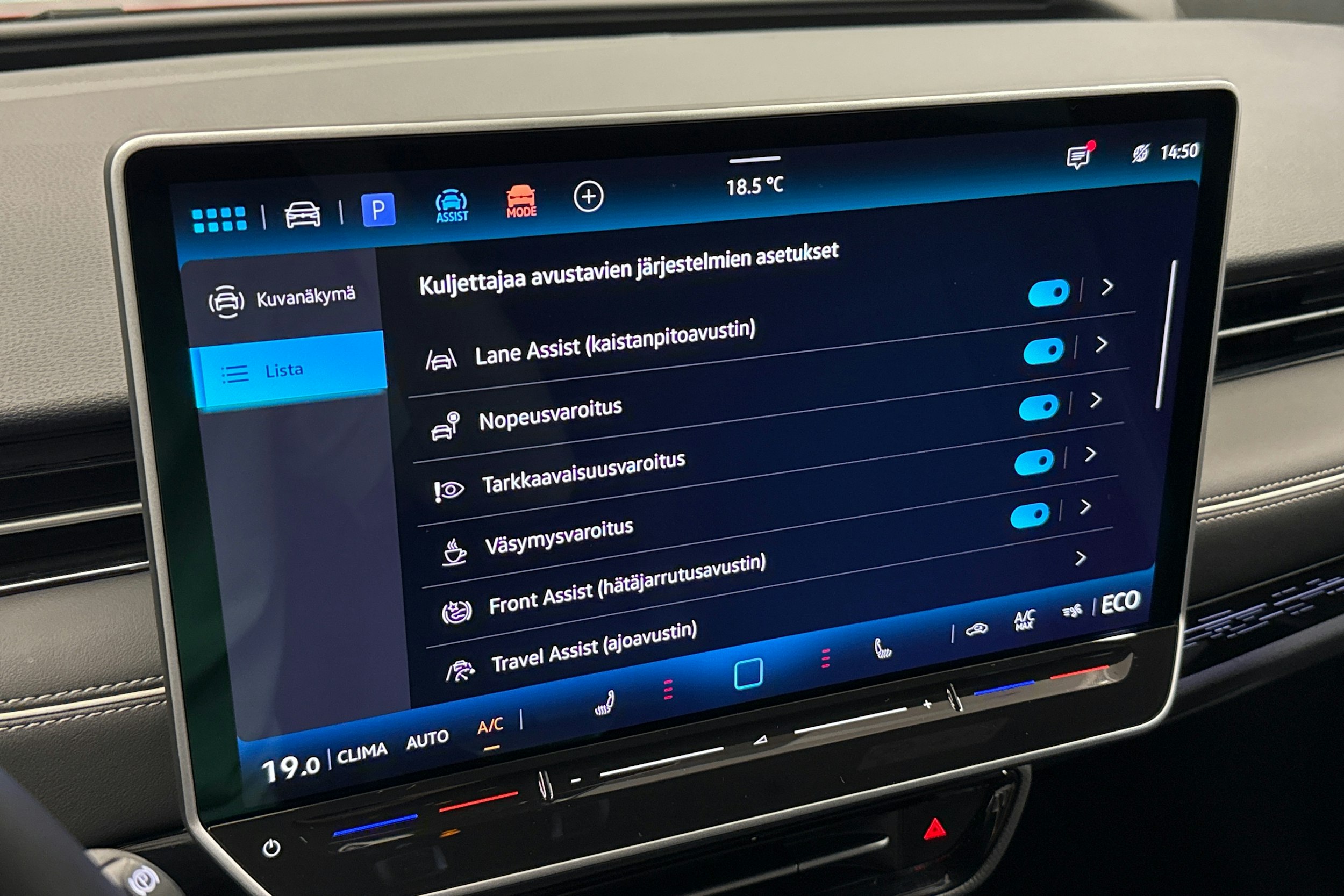 punainen Volkswagen ID.7 2025 kuva 20.