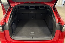 punainen Volkswagen ID.7 2025 kuva 27.