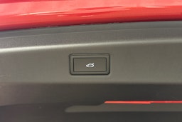 punainen Volkswagen ID.7 2025 kuva 28.