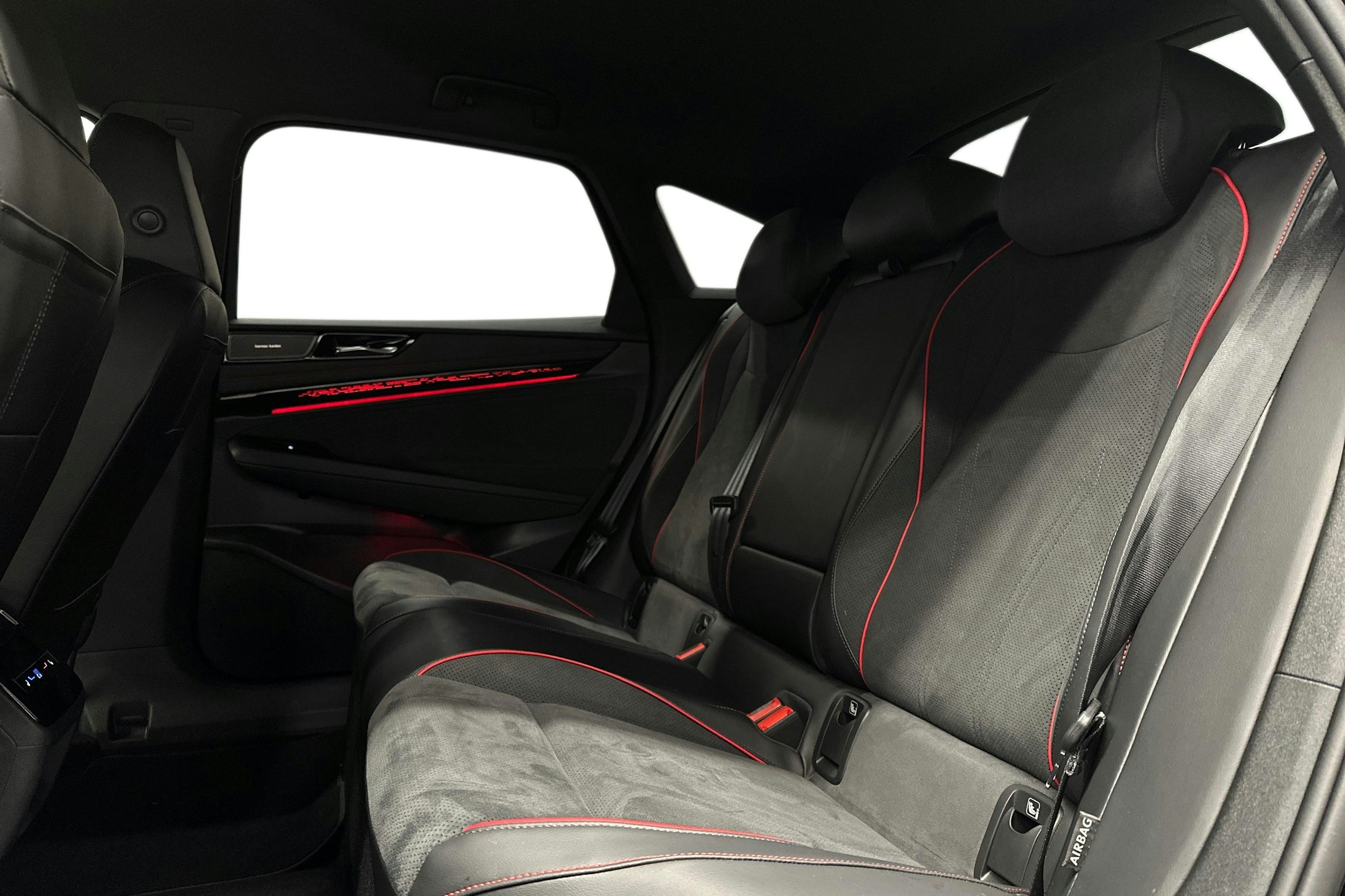 musta Volkswagen ID.7 2025 kuva 10.