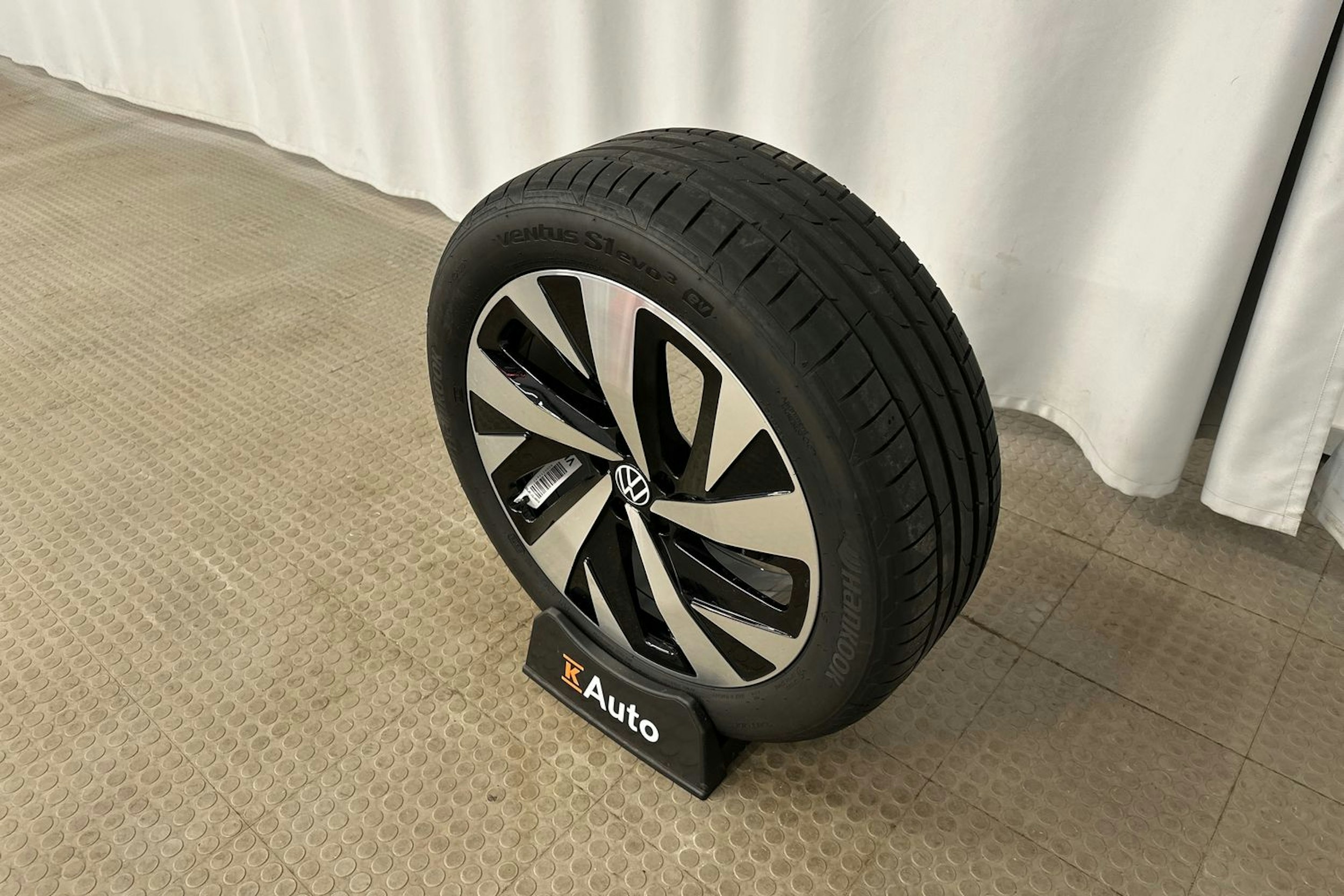 sininen Volkswagen ID.7 2025 kuva 13.