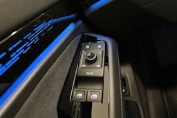 sininen Volkswagen ID.7 2025 kuva 18.