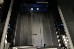 sininen Volkswagen ID.7 2025 kuva 31.