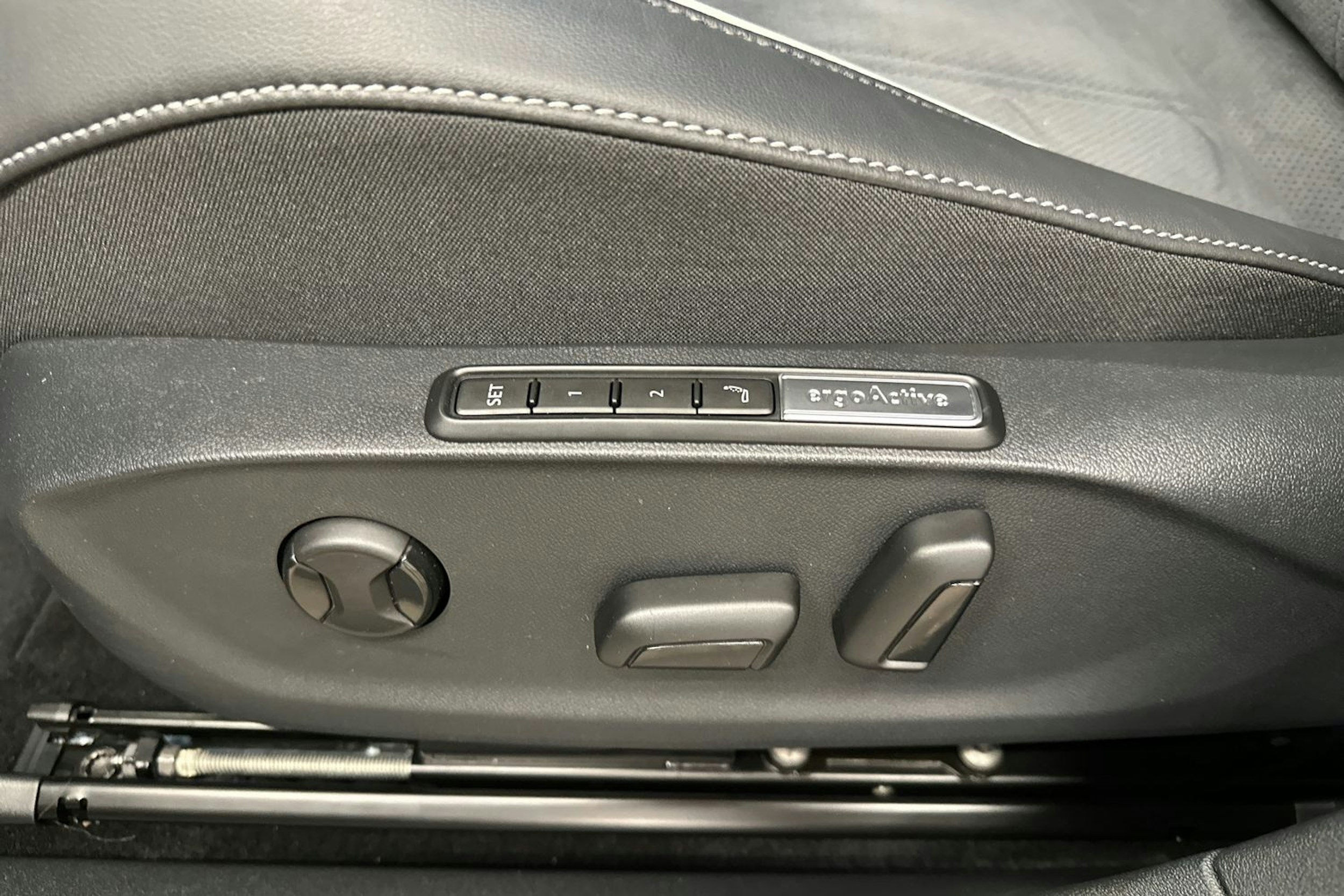 sininen Volkswagen ID.7 2025 kuva 34.