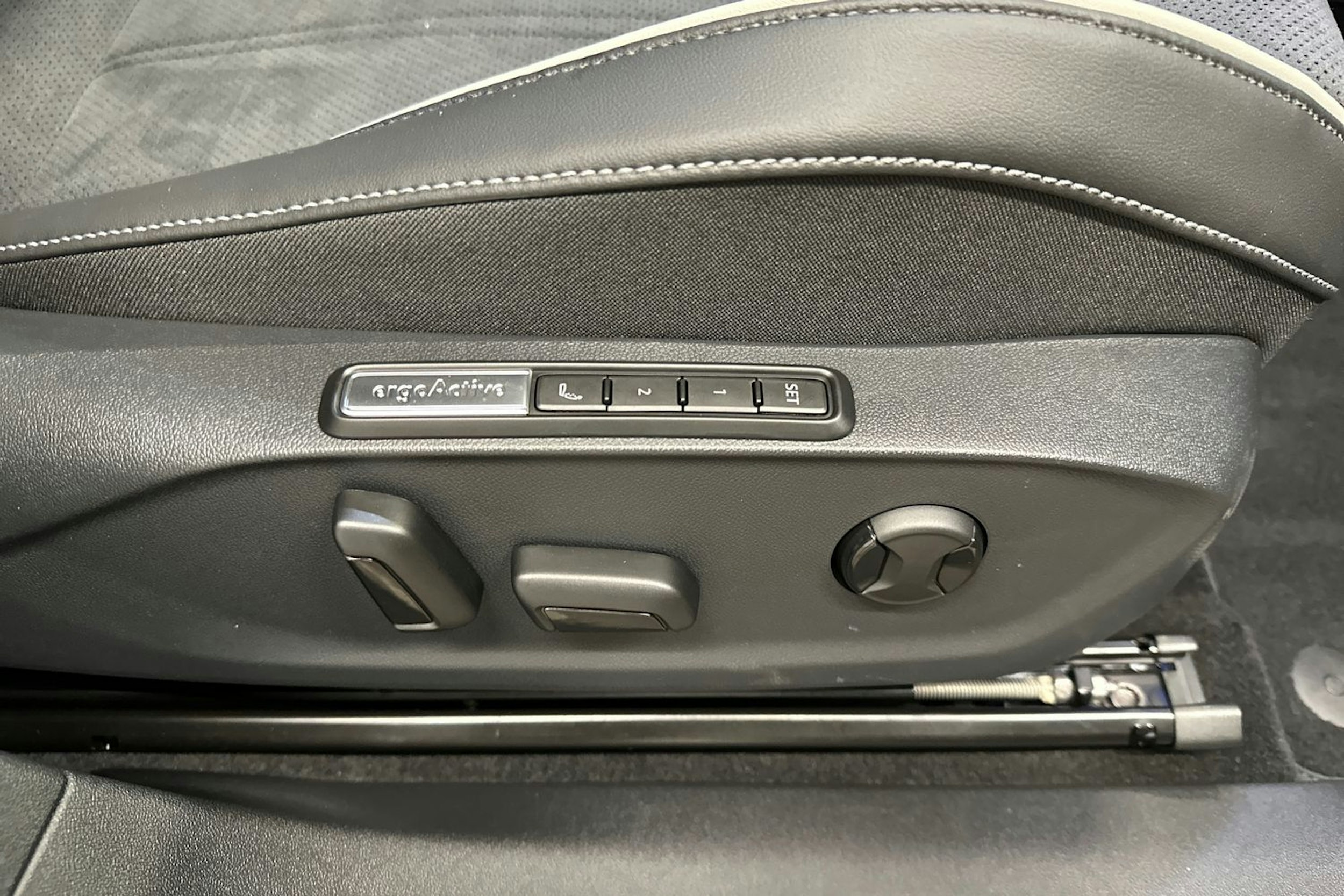 sininen Volkswagen ID.7 2025 kuva 35.