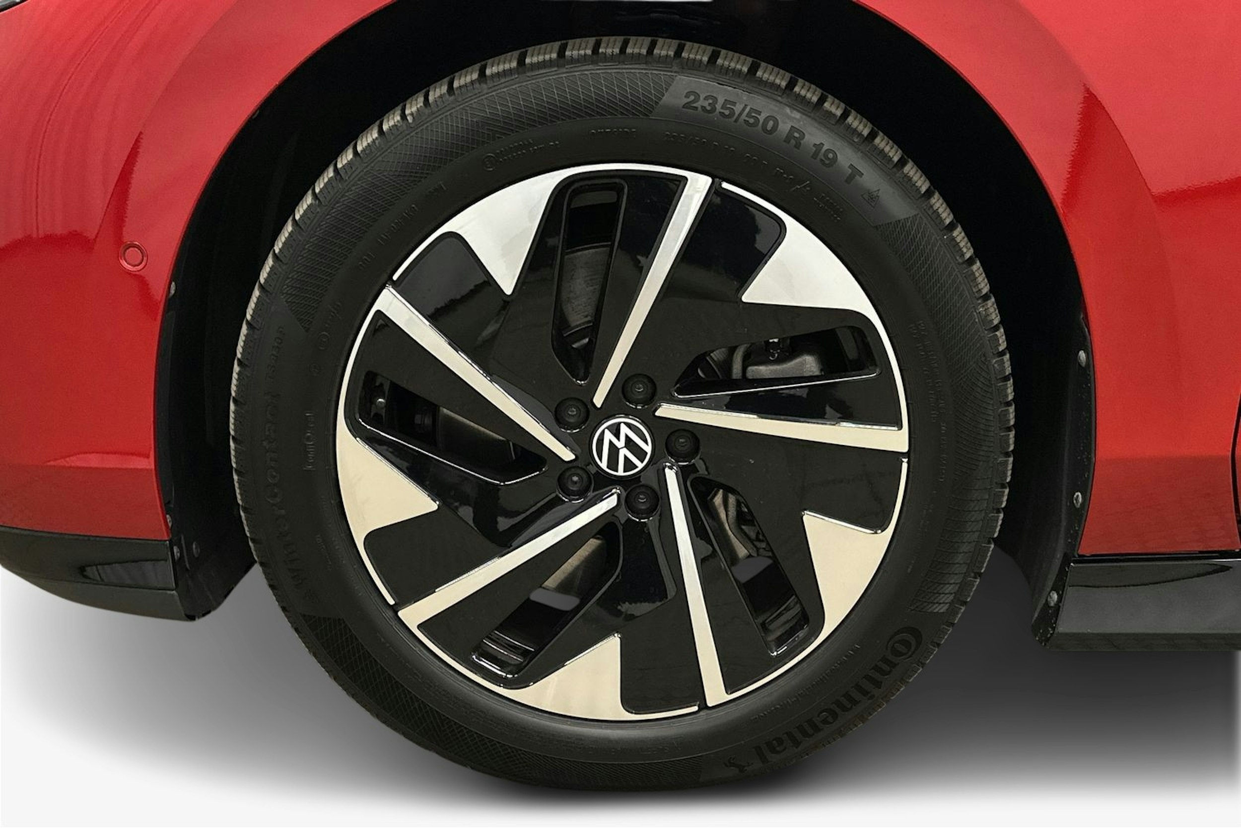 punainen Volkswagen ID.7 2025 kuva 11.