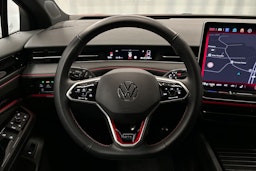 punainen Volkswagen ID.7 2025 kuva 16.