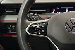 punainen Volkswagen ID.7 2025 kuva 17.