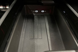punainen Volkswagen ID.7 2025 kuva 22.