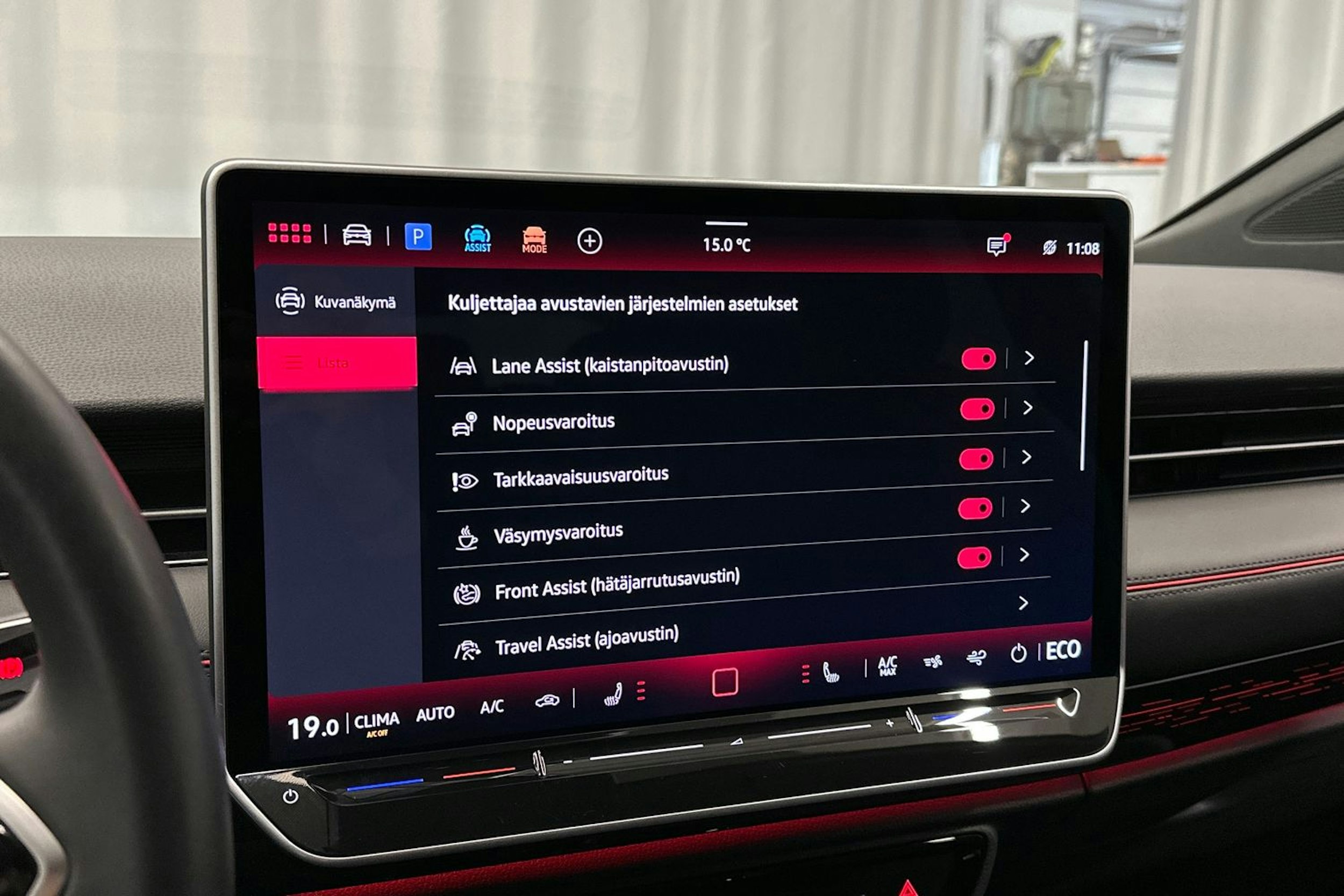 punainen Volkswagen ID.7 2025 kuva 25.