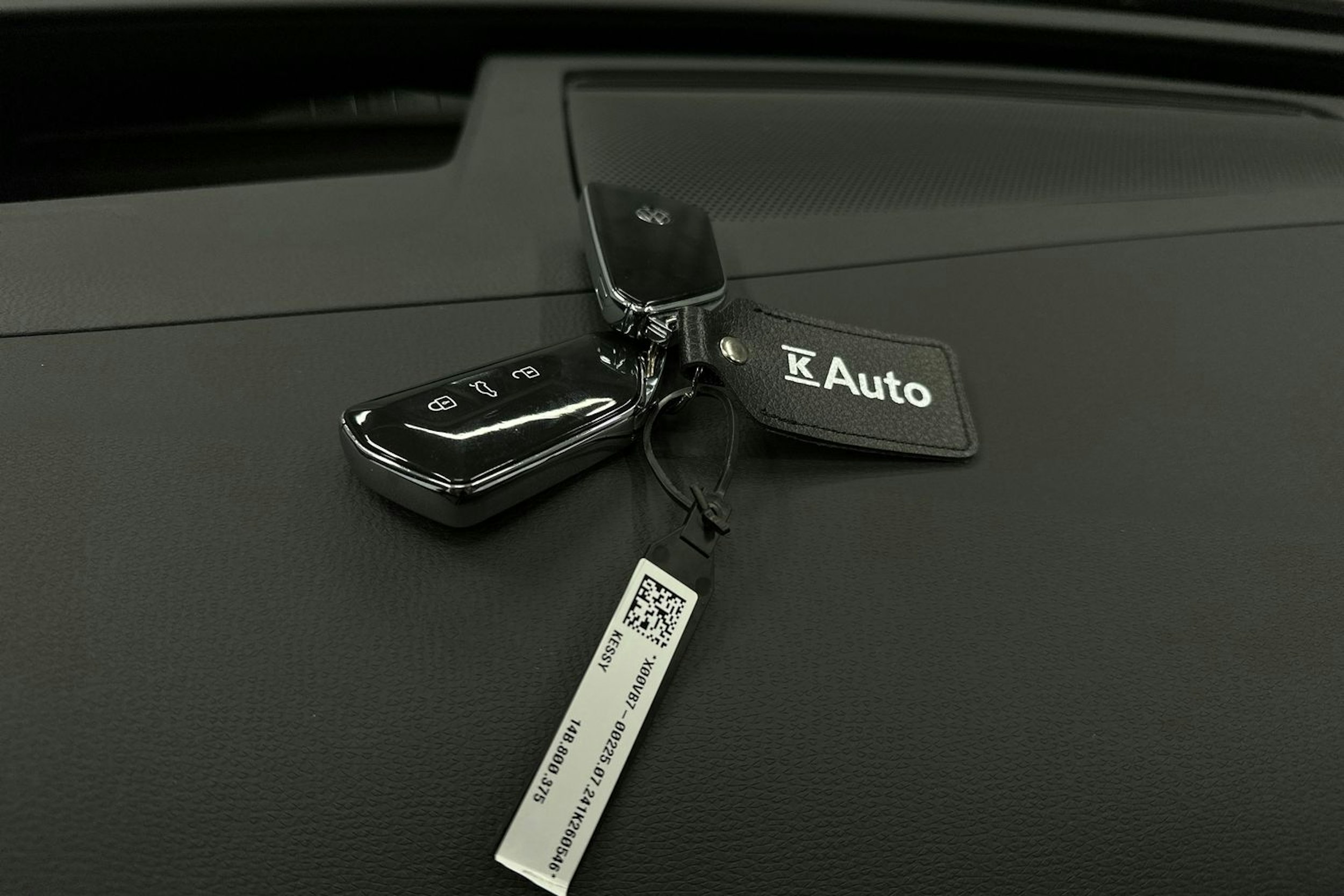punainen Volkswagen ID.7 2025 kuva 37.